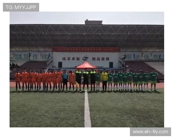 以太谷四中足球队员奋力拼搏展现青春风采 荣誉与梦想同行 以太谷四中足球队员奋力拼搏展现青春风采 荣誉与梦想同行