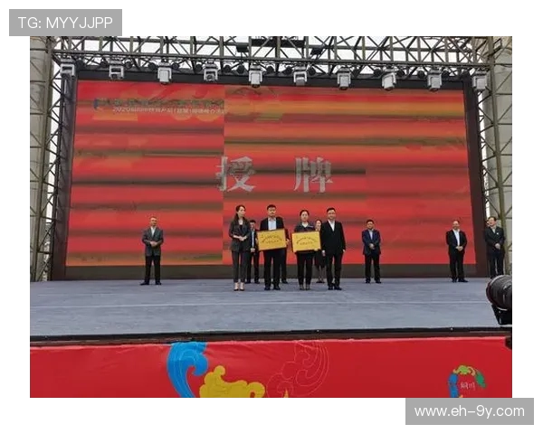 铜川盐城足球激战正酣双方队员全力拼搏展现精彩对决